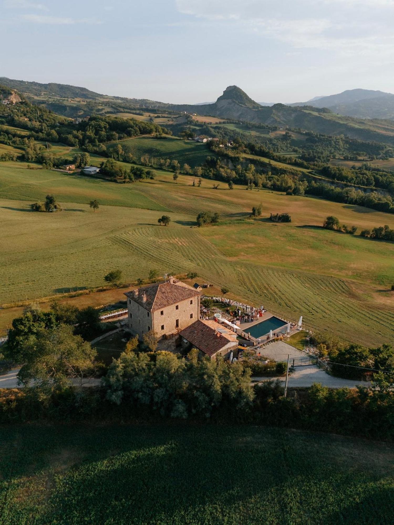 Palazzo Serre - Natura & Piscina Сан Лео Екстериор снимка